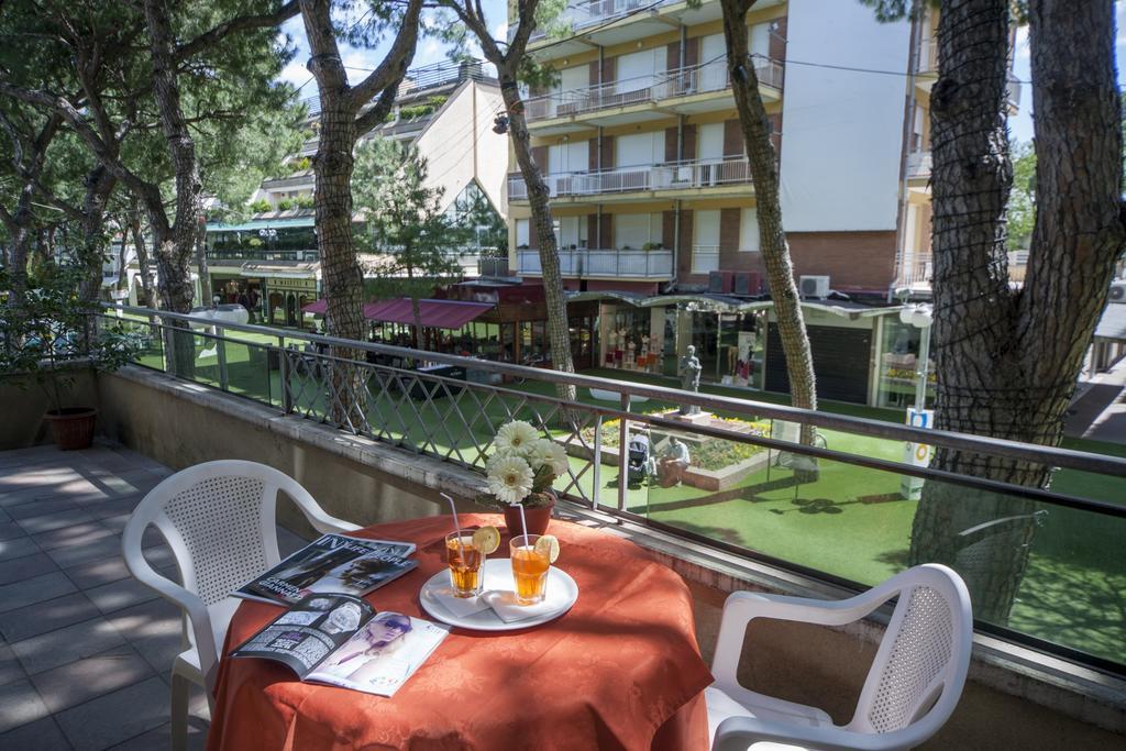 Hotel Colombo Riccione Exterior photo